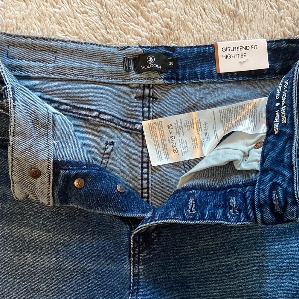 Volcom high rise Girlfriend Shorts - Picture 7 of 7